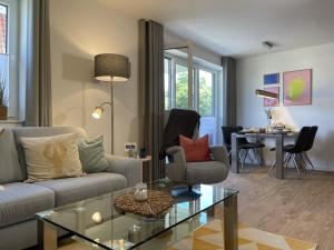 a living room with a couch and a table at Kellenhusen Tor 20 - STRANDQUARTIER in Kellenhusen