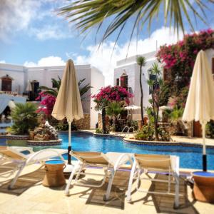 A piscina localizada em Polikandia Hotel ou nos arredores