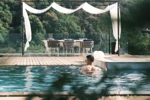 A piscina em ou perto de No Flowers Boutique Hostel