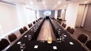 The business area and/or conference room at Dazzler by Wyndham Lima Miraflores