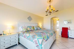 a bedroom with a bed and a dresser and a lamp at Palm Tree Paradise in Harlem Heights +15 photos