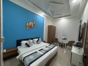 Postel nebo postele na pokoji v ubytování Radiant Blu Hotel