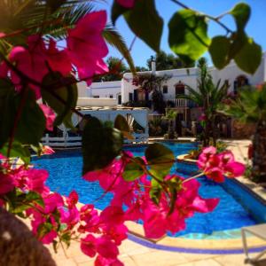 A piscina localizada em Polikandia Hotel ou nos arredores