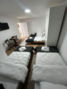 Postel nebo postele na pokoji v ubytování Konaciste Napredak