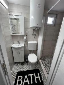 Uma casa de banho em Konaciste Napredak