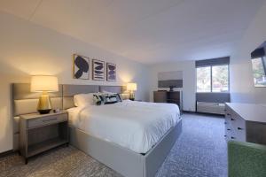Voodi või voodid majutusasutuse Lititz Pointe Inn and Suites toas