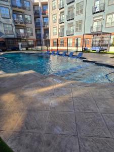 a swimming pool in the middle of a building at Cozy 1bedrm/1bed/air mattress in Dallas