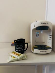 a coffee maker and a toaster on a counter at Cozy Urban Scape in London
