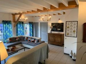 Χώρος καθιστικού στο Les Prairies du Val d'Amboise Grand Gite 15 pers PMR avec piscine
