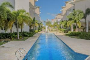 Hồ bơi trong/gần Playa Coral | Oasis Frente a la Piscina