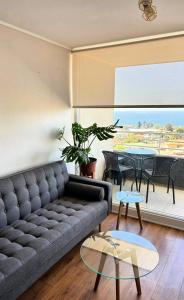 Ruang duduk di Monkey Guest Apartment