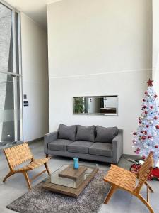 Ruang duduk di Monkey Guest Apartment