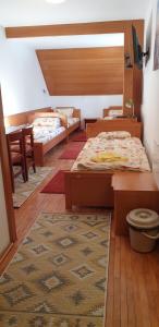 Ένα ή περισσότερα κρεβάτια σε δωμάτιο στο Apartman Sivi Vuk Kopaonik