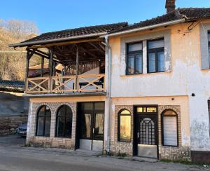 an old building with a balcony on top of it at Miljaca in Pirot