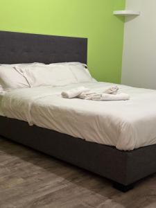 a bed with white sheets and towels on it at Le reflet d'Ambre in Gex