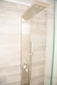 Stella & Eleni Suite With Shared Pool & Open View tesisinde bir banyo