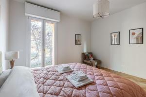 a bedroom with a bed with a pink blanket at Oasis Apartment in Bologna