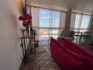 Istumisnurk majutusasutuses PENTHOUSE 10 MIN port croisière et aéroport