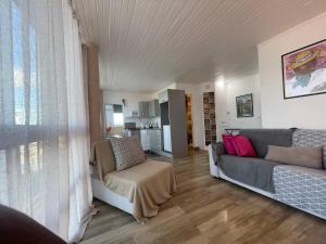Köök või kööginurk majutusasutuses PENTHOUSE 10 MIN port croisière et aéroport
