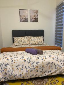 Ένα ή περισσότερα κρεβάτια σε δωμάτιο στο Homestay RumahKita di Seri Iskandar
