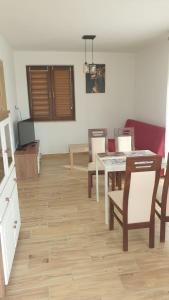 a living room with a dining room table and chairs at Lawendowo in Koniecpol