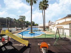 un parque infantil con un tobogán y una piscina en Apartment in Spain near Scenic Coastline, en Jávea