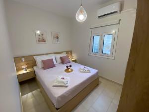 Postel nebo postele na pokoji v ubytování Maistro Suites With Pool, Matala + 37 fotografií