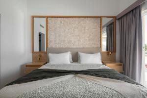 Ένα ή περισσότερα κρεβάτια σε δωμάτιο στο Beach front apartment with private beach +34 φωτογραφίες