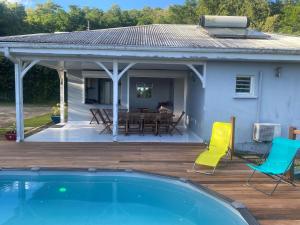 Bazén v ubytování Les terrasses de Maëlle - Jolie villa F4 vue mer nebo v jeho okolí