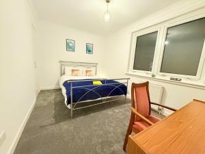 RF-Entire House-Central Scotland-Falkirk, Self-Check-in , Pet-friendly and with Parking客房内的一张或多张床位
