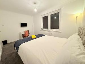 RF-Entire House-Central Scotland-Falkirk, Self-Check-in , Pet-friendly and with Parking客房内的一张或多张床位