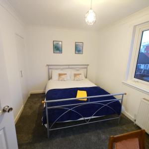 RF-Entire House-Central Scotland-Falkirk, Self-Check-in , Pet-friendly and with Parking客房内的一张或多张床位