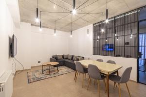 TV a/nebo společenská místnost v ubytování New Gudauri View Hotel