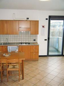 Virtuvė arba virtuvėlė apgyvendinimo įstaigoje Residence Vezzoli