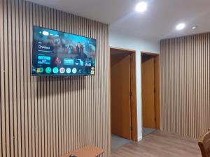 TV a/nebo společenská místnost v ubytování Academy Lodge Motel