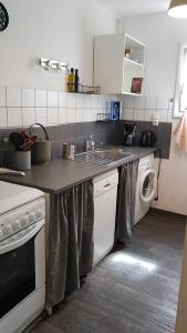 Køkken eller tekøkken på Appartement Le Beach31 à 200m de la plage, 1 chambre