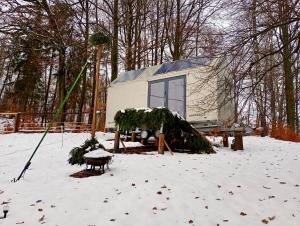 Wonderful Tiny house Hootka with fabulous view near Semily durante l'inverno