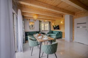 Photo de la galerie de l'établissement Szafranowe Wzgórze III-Dom z parkingiem, Sauna, zew Jacuzzi, à Karpacz