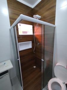 Ένα μπάνιο στο Pousada Max House vida simples de Sfs sc