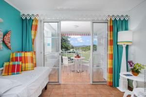 Postel nebo postele na pokoji v ubytování Studio Premium vue Mer et Piscine, résidence de vacances + 37 fotografií