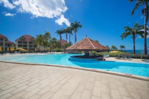 Baseinas apgyvendinimo įstaigoje Studio Premium vue Mer et Piscine, résidence de vacances arba netoliese