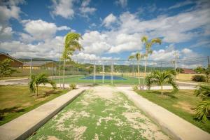 Κήπος έξω από το Chatéau Noir Drax Hall Country Club Gated Complex