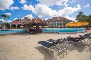 Baseinas apgyvendinimo įstaigoje Studio Premium vue Mer et Piscine, résidence de vacances arba netoliese