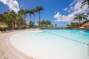 Baseinas apgyvendinimo įstaigoje Studio Premium vue Mer et Piscine, résidence de vacances arba netoliese