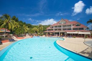 Baseinas apgyvendinimo įstaigoje Studio Premium vue Mer et Piscine, résidence de vacances arba netoliese