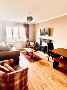 Ruang duduk di 3 Bedroom harbourside apartment, Queensferry, 10 miles from Edinburgh +11 gambar