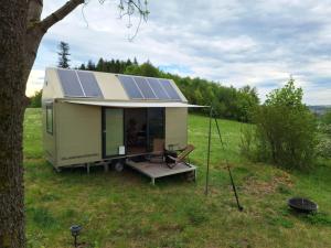 Giardino di Wonderful Tiny house Hootka with fabulous view near Semily