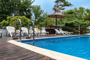 Bazén v ubytování Hotel Vesubio I nebo v jeho okolí