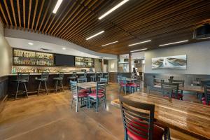 Εστιατόριο ή άλλο μέρος για φαγητό στο Best Western Plus Lakeview Hotel