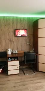 TV a/nebo společenská místnost v ubytování Room in a Private House 5 min from Airport Riga
